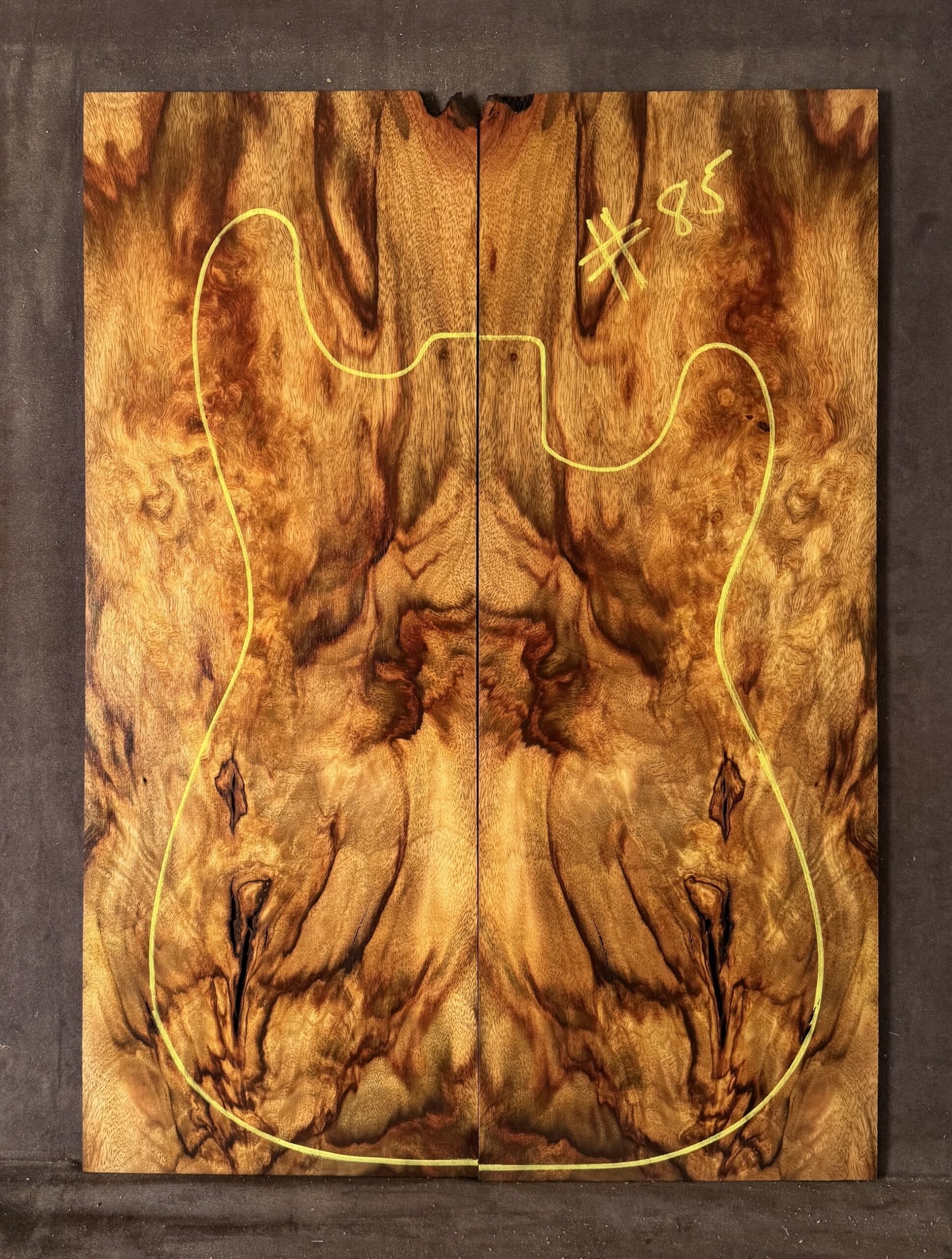 Electric guitar Camphor Laurel TOP