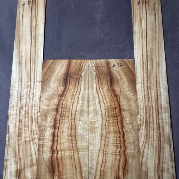 Acoustic Guitar Camphor Laurel Back and Sides
