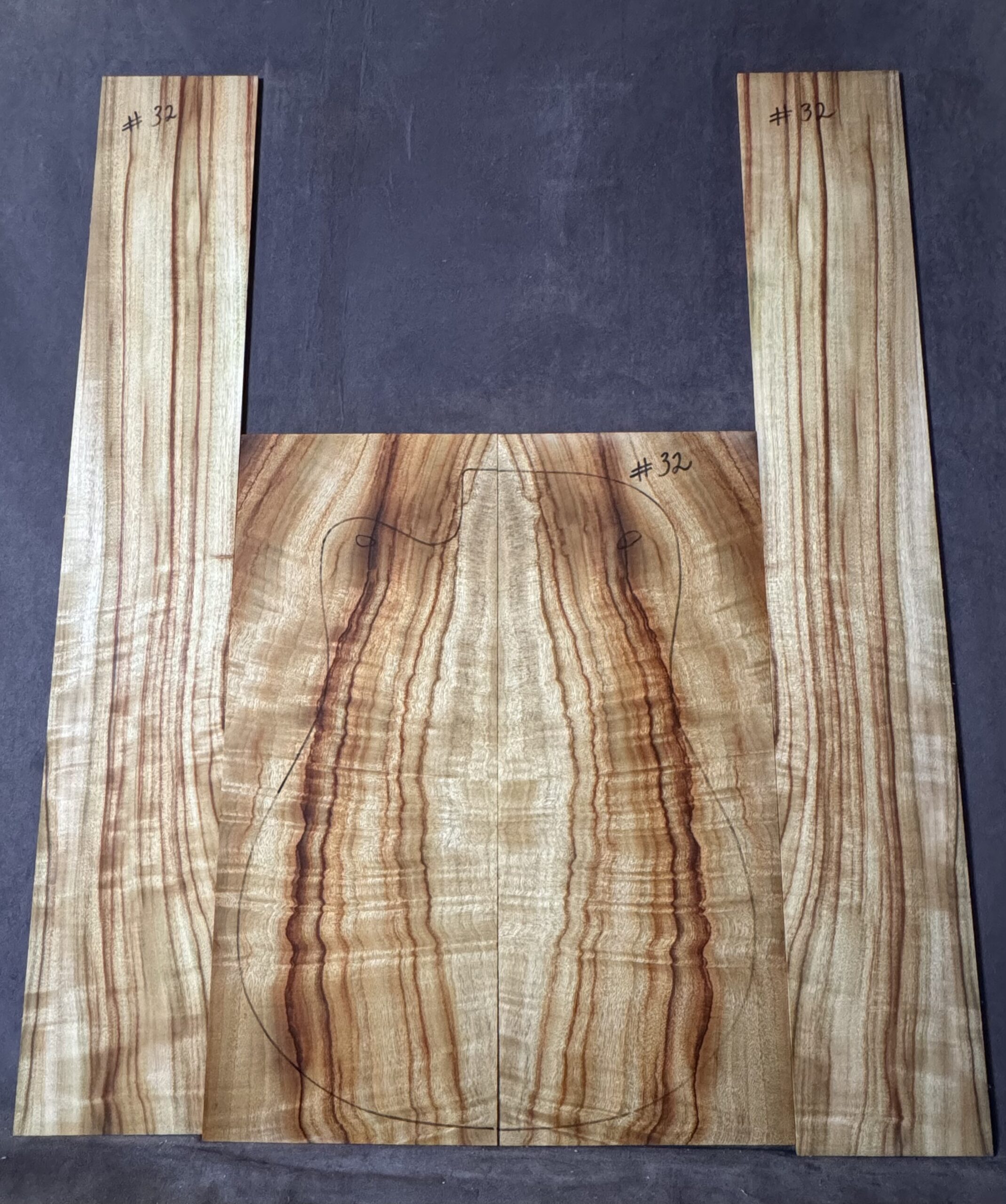 Acoustic Guitar Camphor Laurel Back and Sides